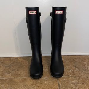 Black Tall Refined Hunter Boots - size 7